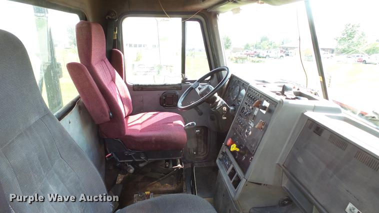 image for item DD7364 1994 Mack CH613 semi truck
