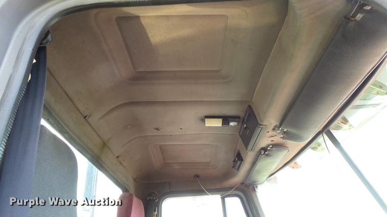 image for item DD7364 1994 Mack CH613 semi truck