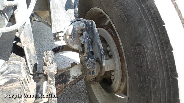 image for item DD7364 1994 Mack CH613 semi truck