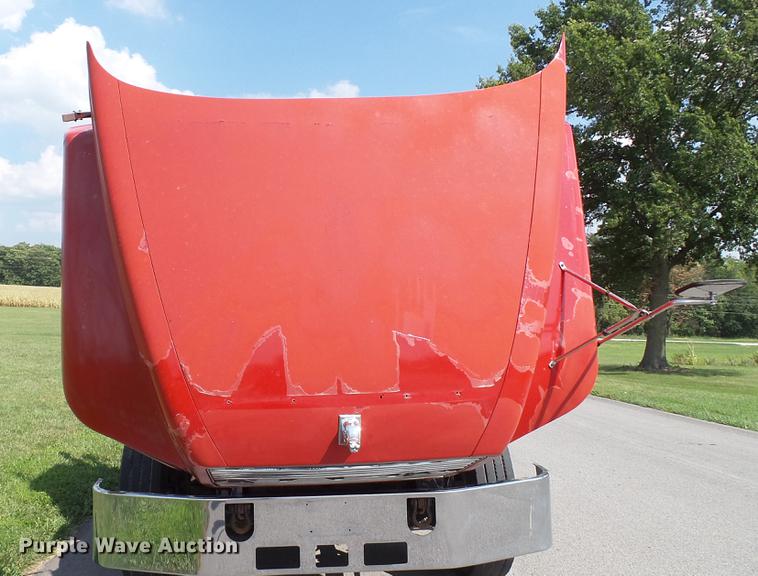 image for item DD7364 1994 Mack CH613 semi truck