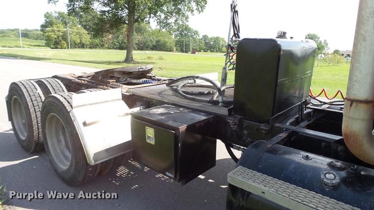 image for item DD7364 1994 Mack CH613 semi truck