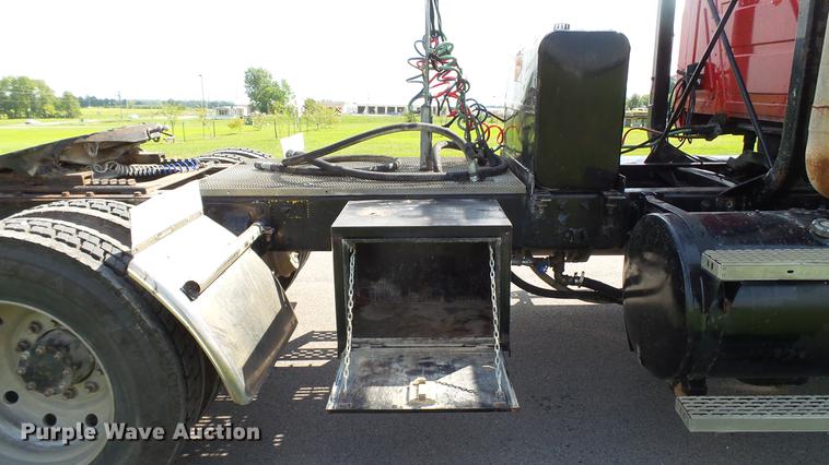 image for item DD7364 1994 Mack CH613 semi truck