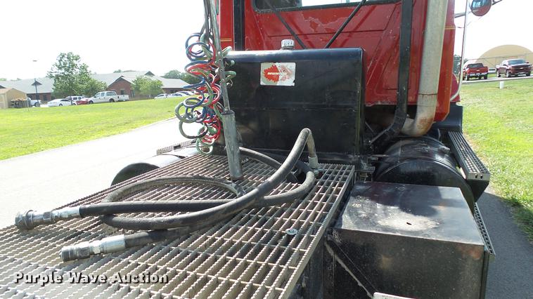 image for item DD7364 1994 Mack CH613 semi truck