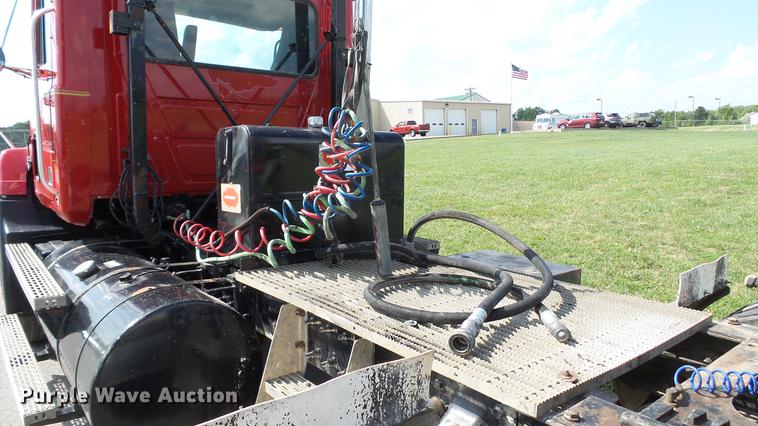 image for item DD7364 1994 Mack CH613 semi truck