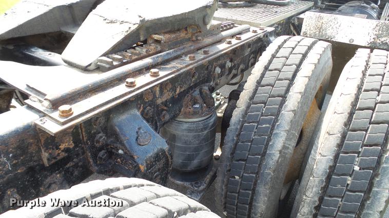 image for item DD7364 1994 Mack CH613 semi truck