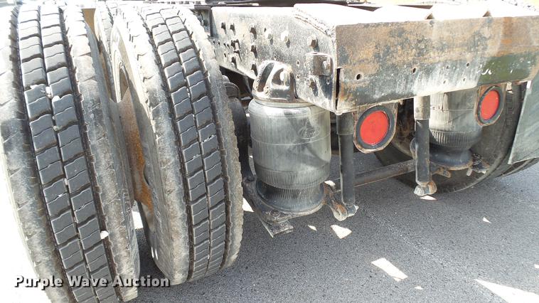 image for item DD7364 1994 Mack CH613 semi truck