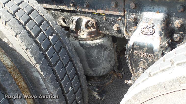 image for item DD7364 1994 Mack CH613 semi truck