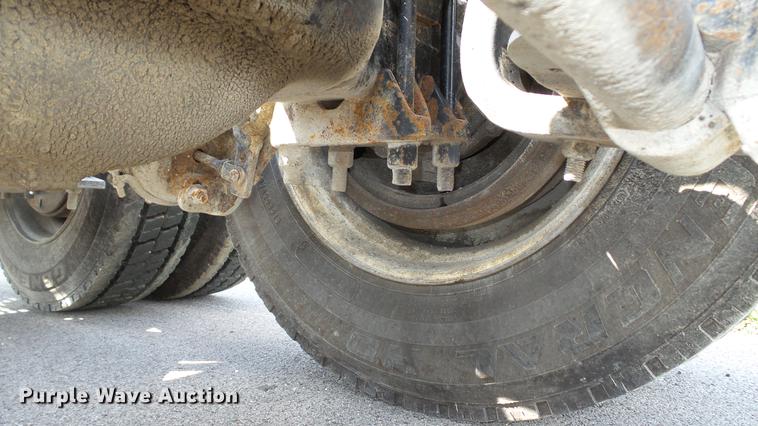 image for item DD7364 1994 Mack CH613 semi truck