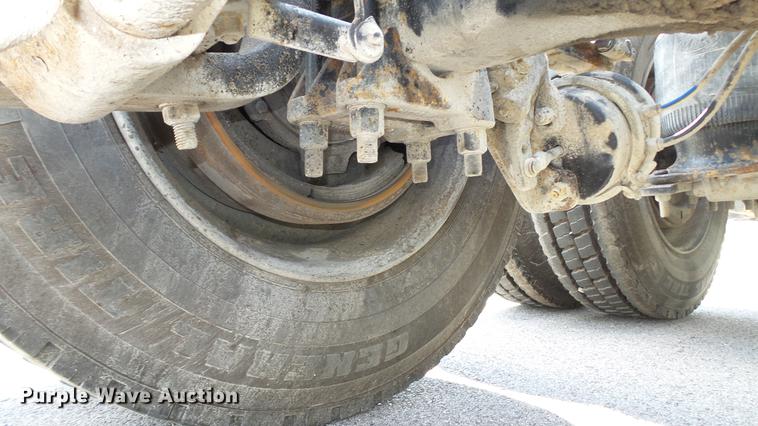 image for item DD7364 1994 Mack CH613 semi truck