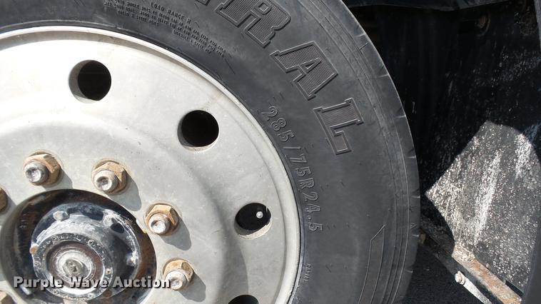 image for item DD7364 1994 Mack CH613 semi truck