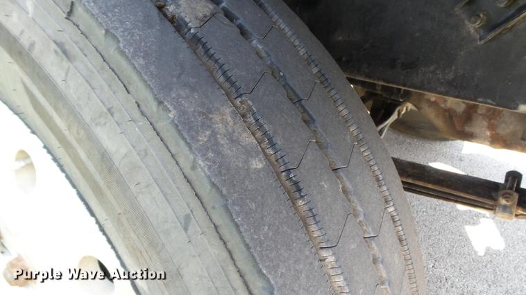 image for item DD7364 1994 Mack CH613 semi truck