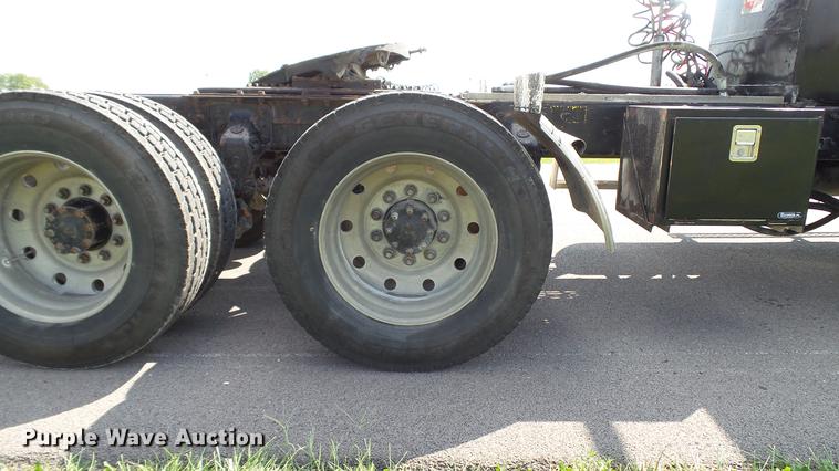 image for item DD7364 1994 Mack CH613 semi truck