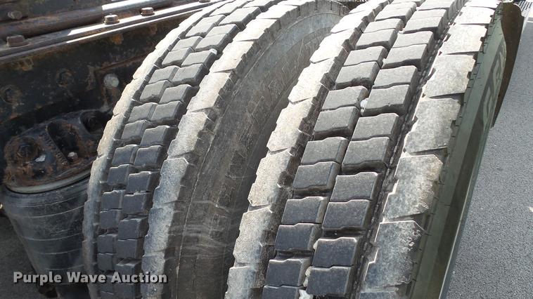 image for item DD7364 1994 Mack CH613 semi truck