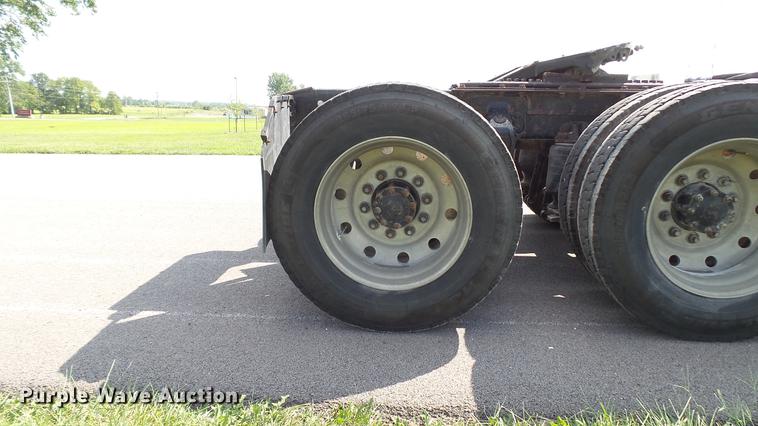 image for item DD7364 1994 Mack CH613 semi truck