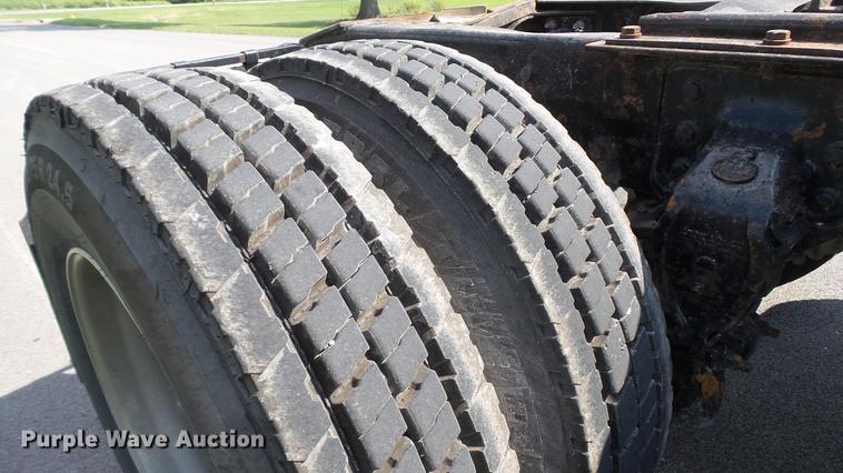 image for item DD7364 1994 Mack CH613 semi truck