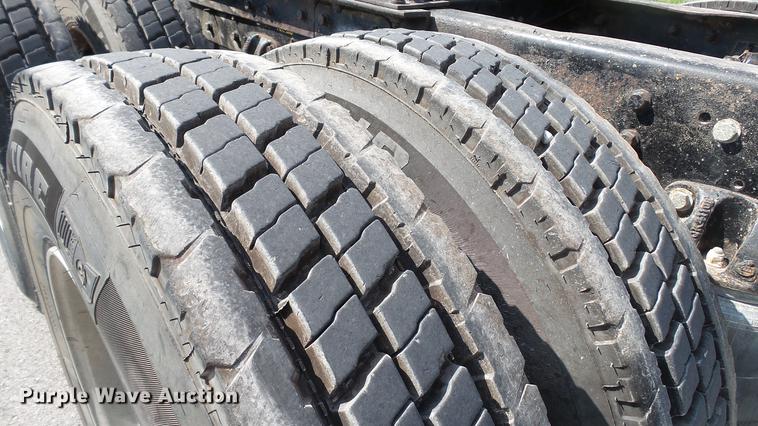 image for item DD7364 1994 Mack CH613 semi truck