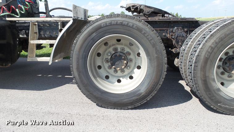image for item DD7364 1994 Mack CH613 semi truck