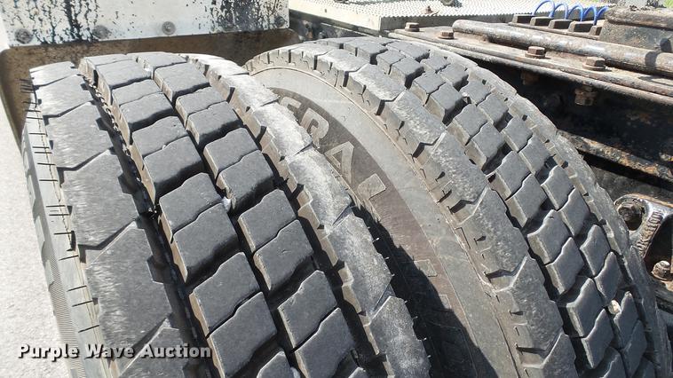 image for item DD7364 1994 Mack CH613 semi truck