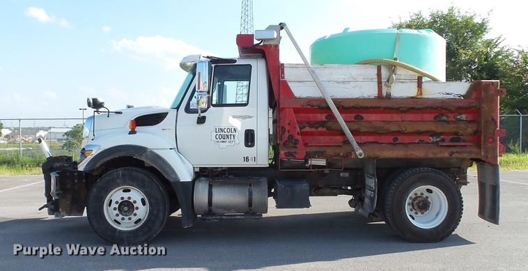 image for item DD7365 2010 International WorkStar 7400 dump truck