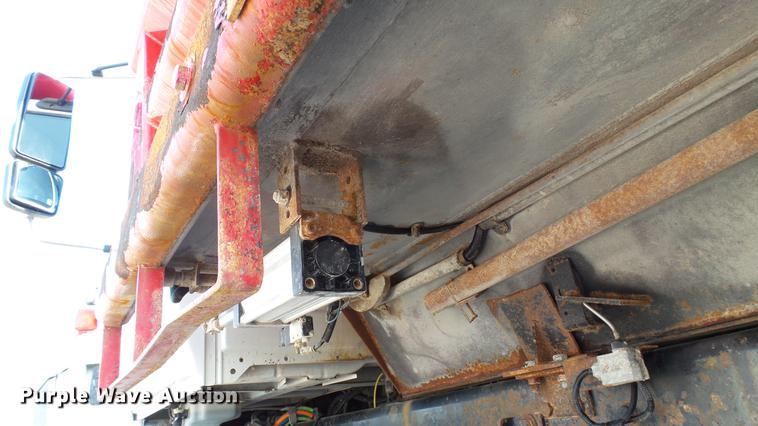 image for item DD7365 2010 International WorkStar 7400 dump truck