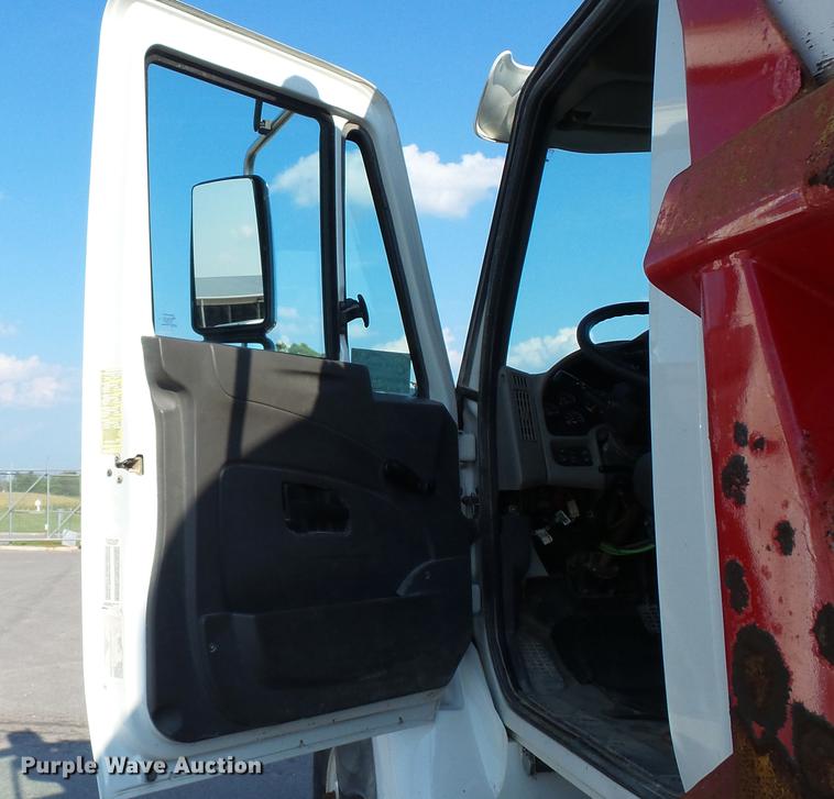 image for item DD7365 2010 International WorkStar 7400 dump truck