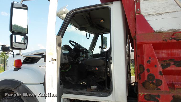 image for item DD7365 2010 International WorkStar 7400 dump truck