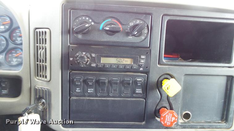 image for item DD7365 2010 International WorkStar 7400 dump truck