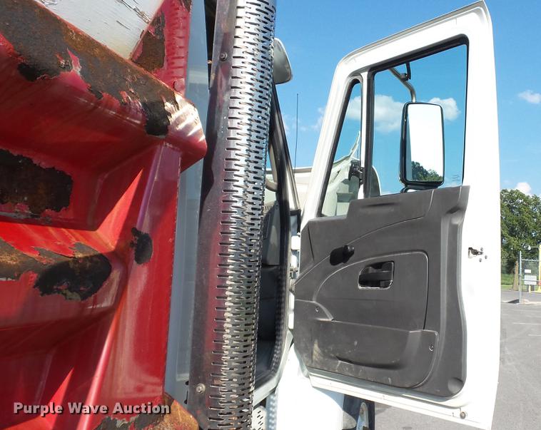 image for item DD7365 2010 International WorkStar 7400 dump truck