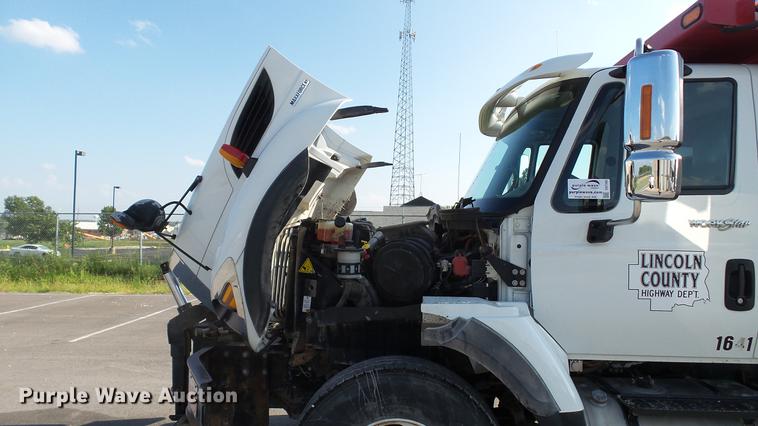 image for item DD7365 2010 International WorkStar 7400 dump truck