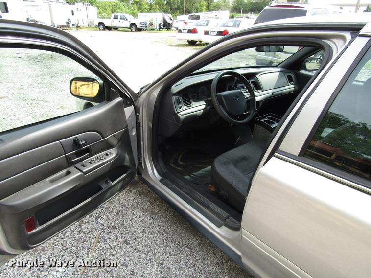 image for item DD7896 2005 Ford Crown Victoria Police Interceptor