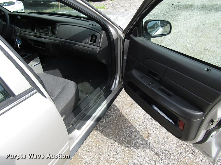 image for item DD7896 2005 Ford Crown Victoria Police Interceptor