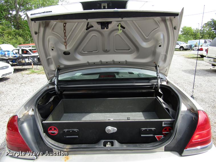 image for item DD7896 2005 Ford Crown Victoria Police Interceptor