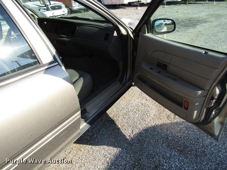 image for item DD7897 2003 Ford Crown Victoria Police Interceptor