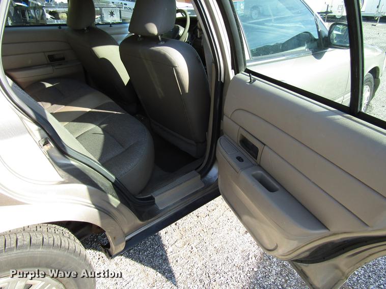 image for item DD7897 2003 Ford Crown Victoria Police Interceptor