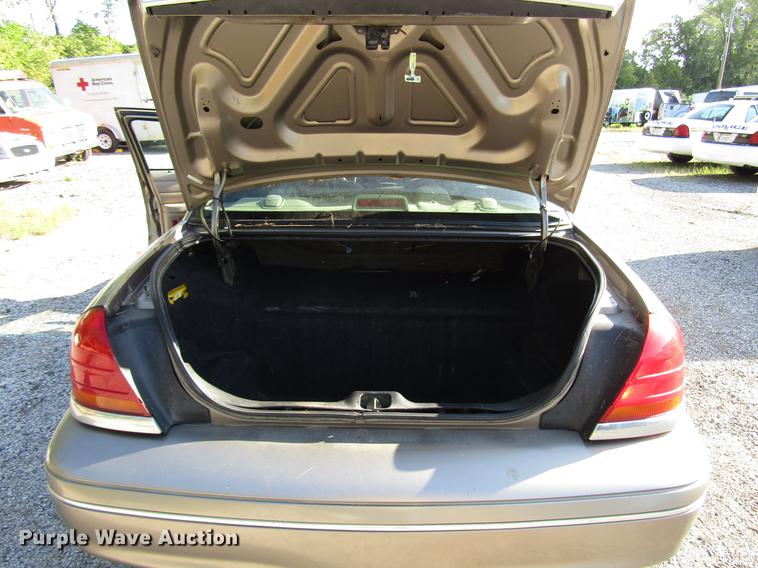 image for item DD7897 2003 Ford Crown Victoria Police Interceptor