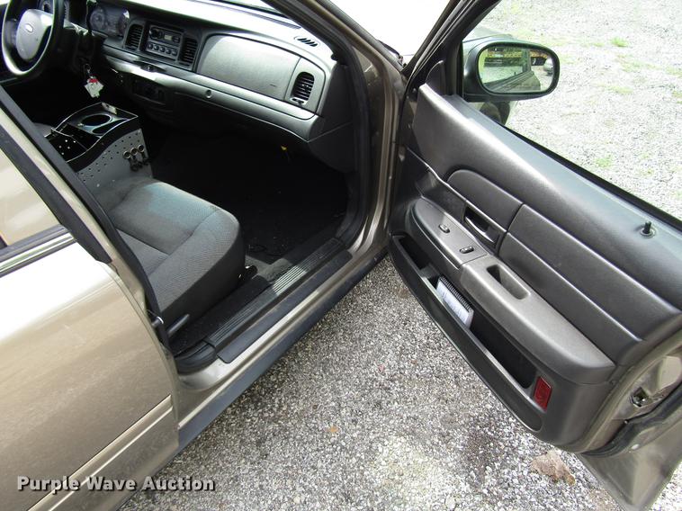 image for item DD7898 2006 Ford Crown Victoria Police Interceptor