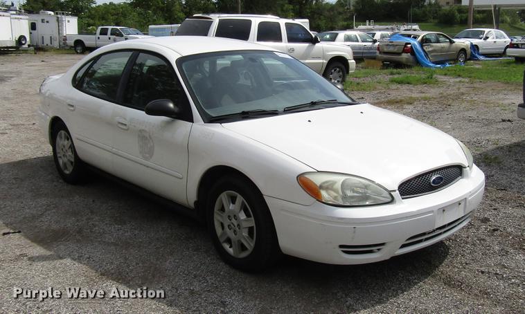 image for item DD7899 2006 Ford Taurus SE
