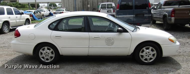 image for item DD7899 2006 Ford Taurus SE