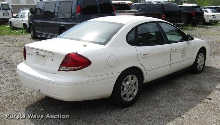 image for item DD7899 2006 Ford Taurus SE