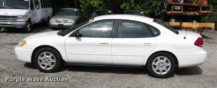 image for item DD7899 2006 Ford Taurus SE