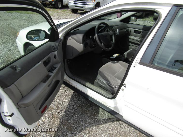 image for item DD7899 2006 Ford Taurus SE
