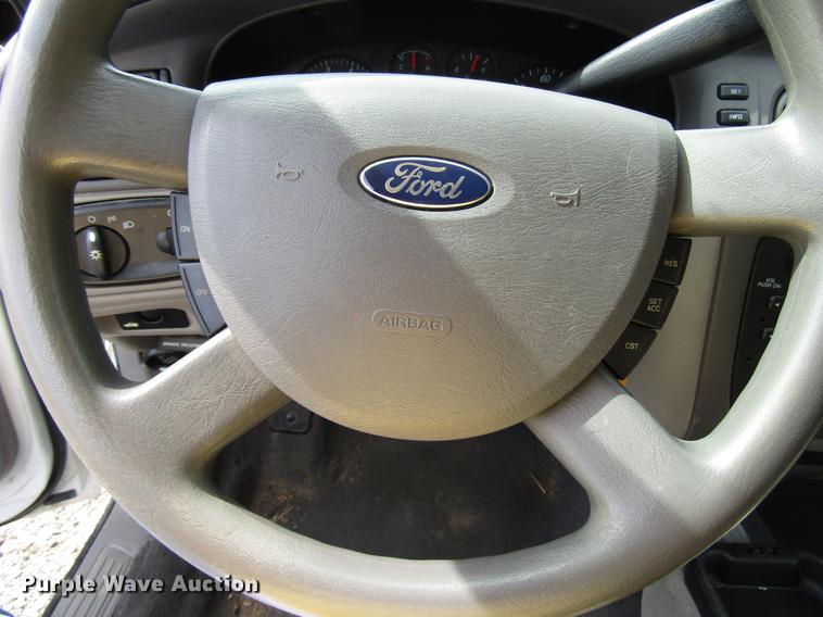 image for item DD7899 2006 Ford Taurus SE