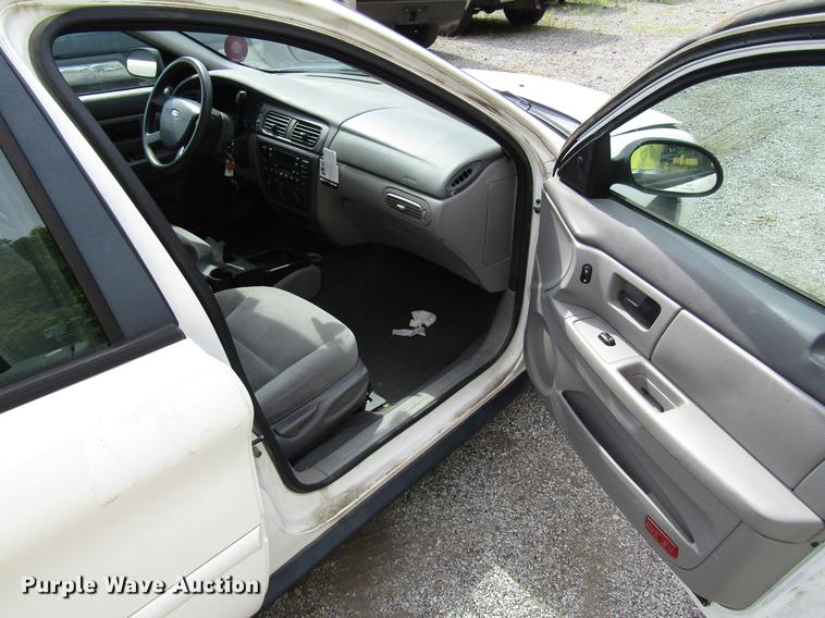 image for item DD7899 2006 Ford Taurus SE