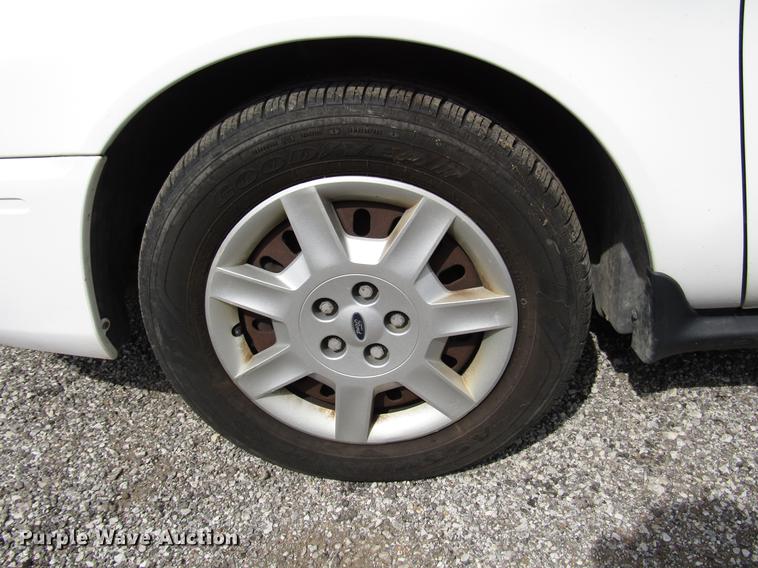 image for item DD7899 2006 Ford Taurus SE