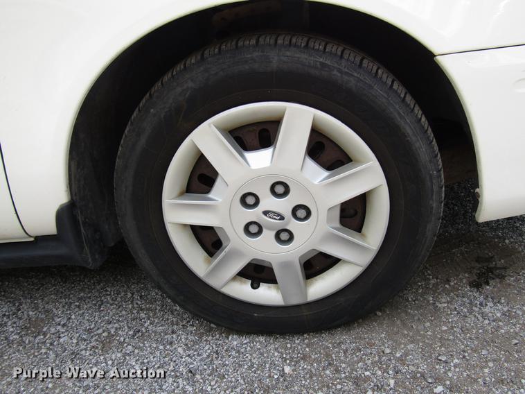 image for item DD7899 2006 Ford Taurus SE