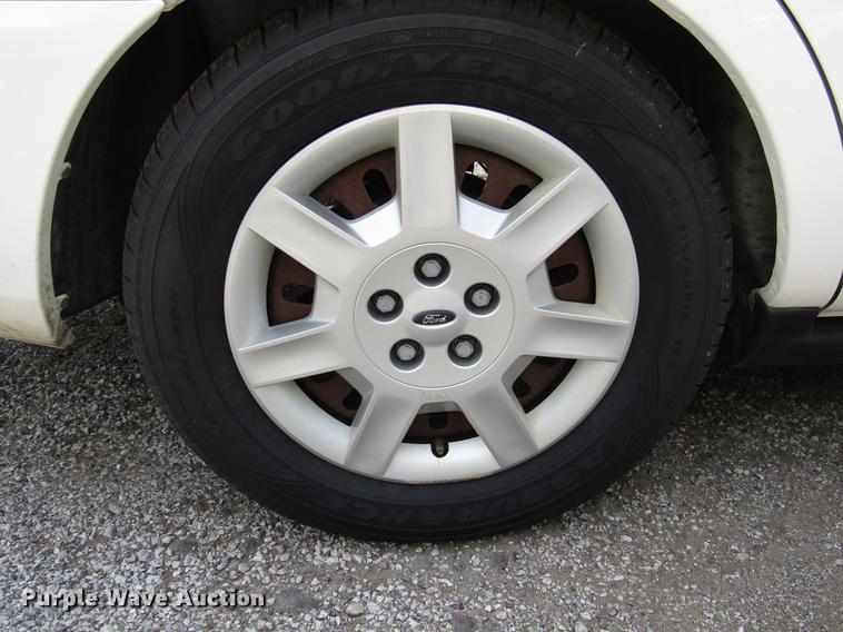 image for item DD7899 2006 Ford Taurus SE