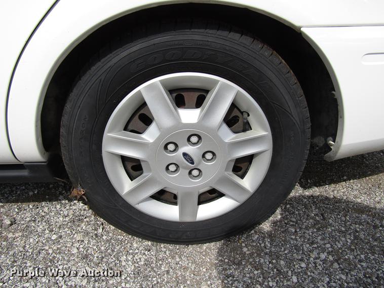 image for item DD7899 2006 Ford Taurus SE