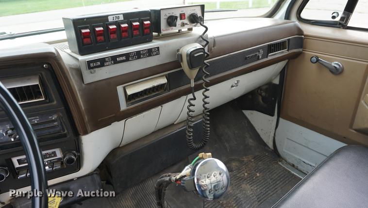 image for item DD7913 1982 Chevrolet Kodiak C70 tanker fire truck