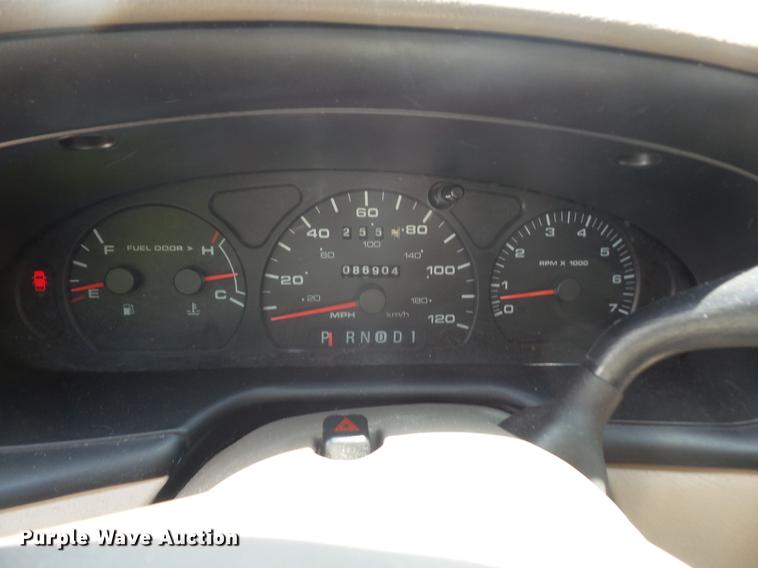 image for item DE1680 2001 Ford Taurus LX