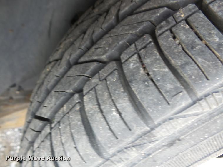 image for item DE1680 2001 Ford Taurus LX